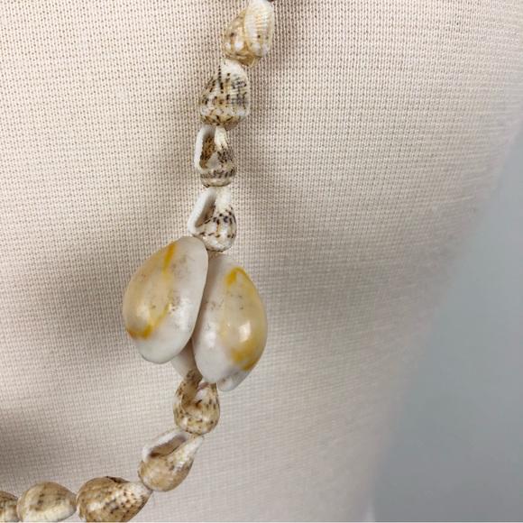 Hawaiian Vintage Beaded Small Shell Necklace - Picture 4 of 6